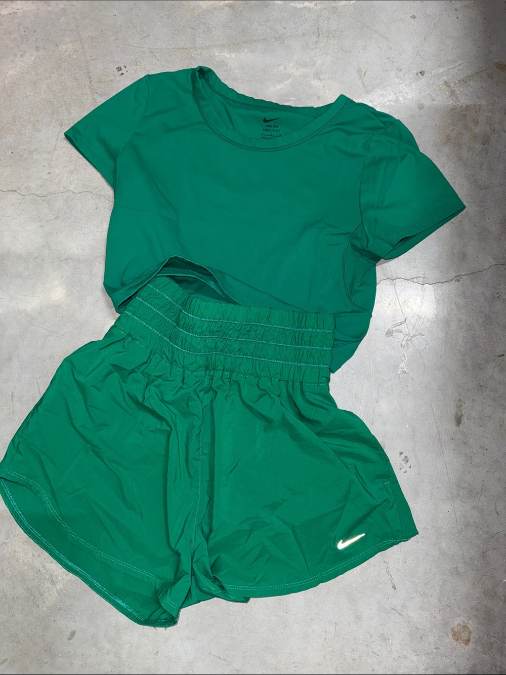 Nike Women ms Emerald Green Athletic Dry Fit Shorts and Tee Set